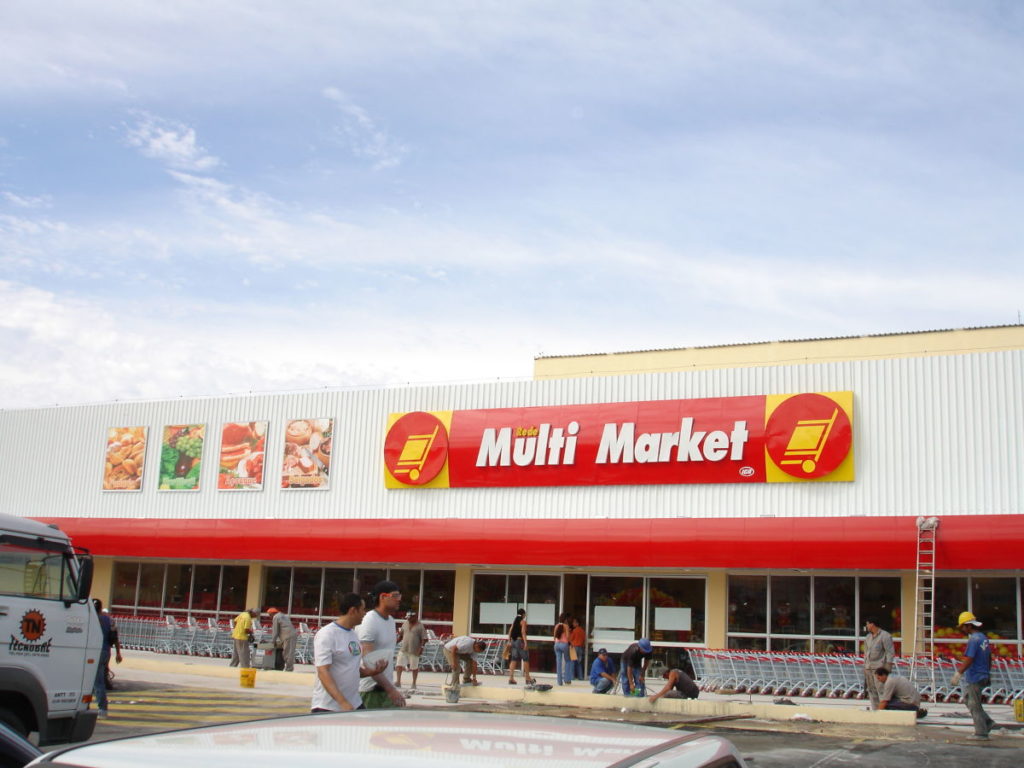 Fachada do supermercado Multi Market